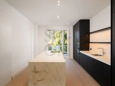 Mutfak; mutfak aletleri, doğal ışık, modern stil