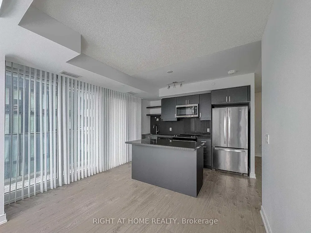 Cuisine; électroménager, parquet, lumière naturelle, style moderne