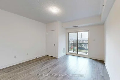 Sala de estar; vista, chão de madeira, luz natural, renovado