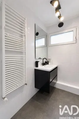 Badezimmer; renoviert, fliesenboden, tageslicht