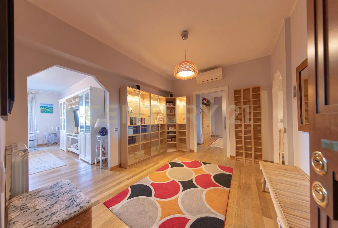 Wohnzimmer; holzboden, tageslicht, moderner stil