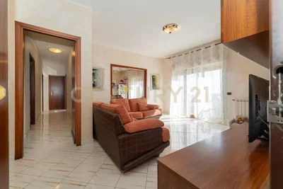 Дневна соба; плочице, природно светло