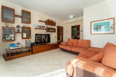 Дневна соба; плочице, природно светло, модерни стил