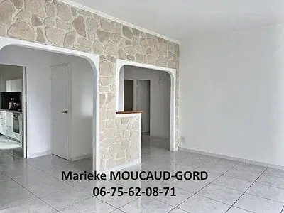 Wohnzimmer; fliesenboden