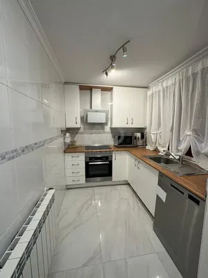 Küche; küchengeräte, fliesenboden, renoviert, tageslicht, moderner stil