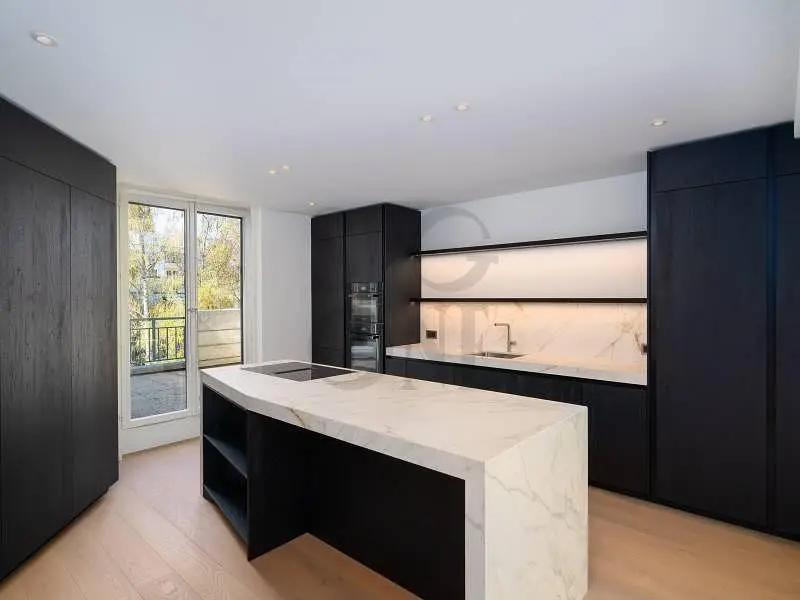 Küche; küchengeräte, tageslicht, moderner stil, holzboden