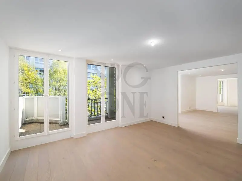 Wohnzimmer; blick, holzboden, tageslicht