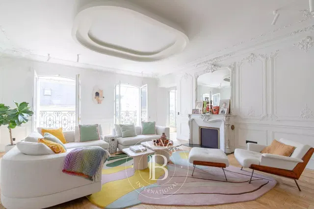 Wohnzimmer; tageslicht, kamin, moderner stil