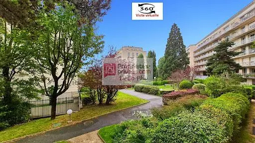 Haus und umgebung; blick