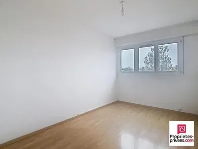 Soggiorno; vista, pavimento in legno, luce naturale