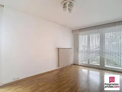 Soggiorno; pavimento in legno, luce naturale, vista