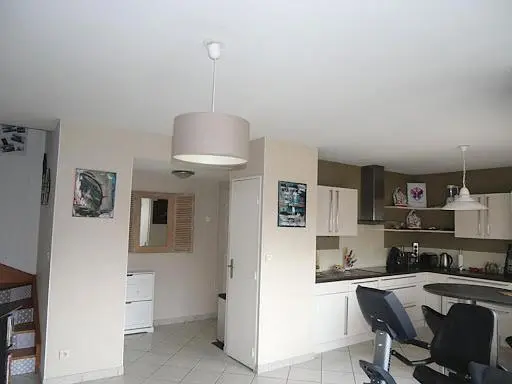 Küche; fliesenboden, tageslicht, moderner stil