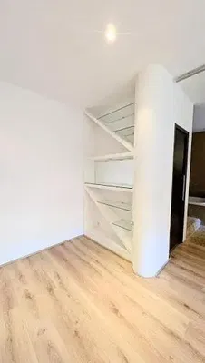 Altro; pavimento in legno, luce naturale