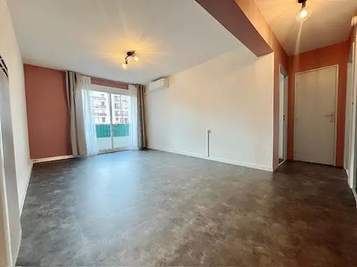 Wohnzimmer; tageslicht, fliesenboden