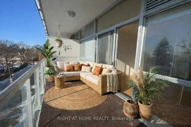 Balcony; view, natural light