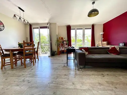 Wohnzimmer; blick, tageslicht, fliesenboden, moderner stil