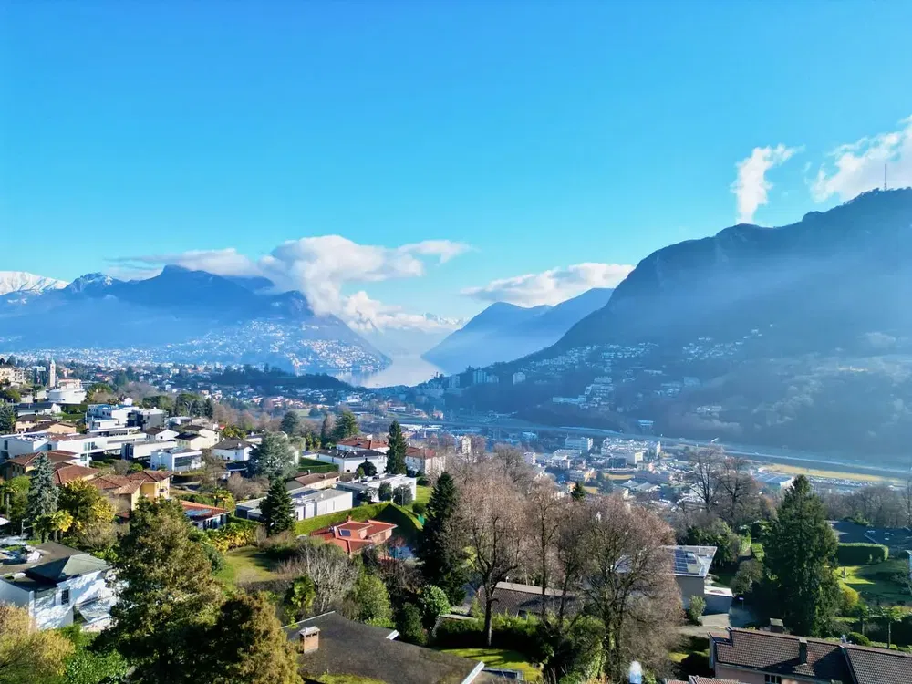 Kuća i okolina; pogled