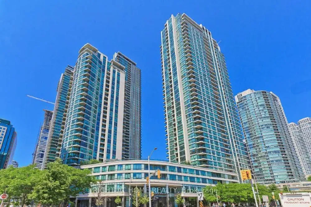 Кућа и околина; поглед, високи плафони