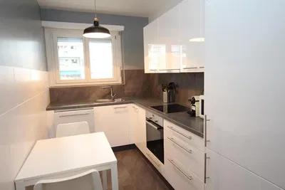 Mutfak; mutfak aletleri, doğal ışık, modern stil