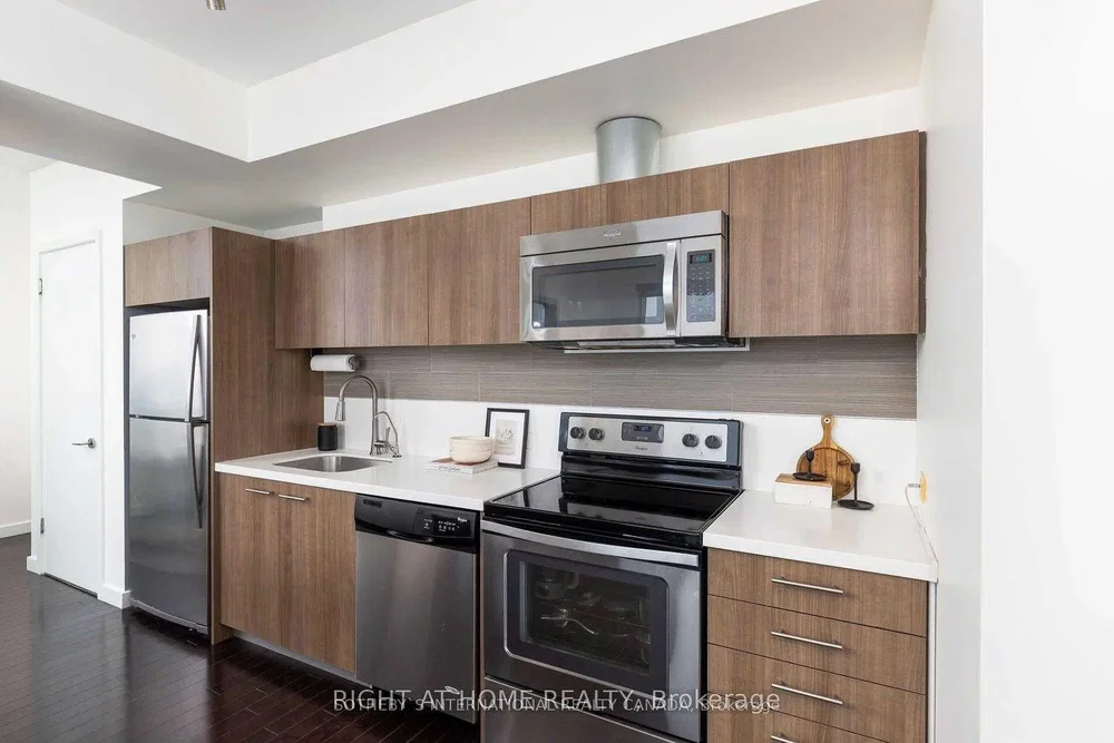 Kitchen; kitchen appliances, natural light, modern style, renovated