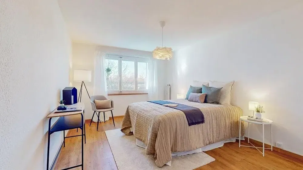 Bedroom; natural light, wood floor, modern style