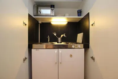 Küche; küchengeräte, tageslicht, moderner stil