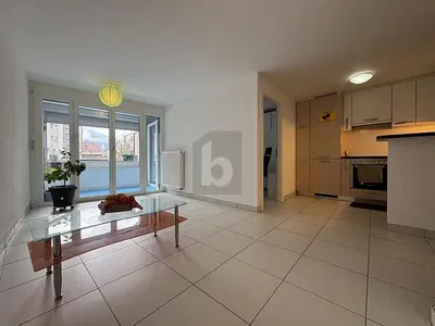 Wohnzimmer; blick, fliesenboden, küchengeräte, tageslicht