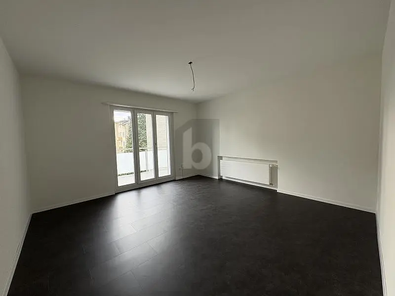 Oturma odası; fayans zemin, manzara, doğal ışık