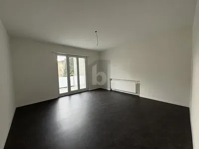 Oturma odası; fayans zemin, manzara, doğal ışık