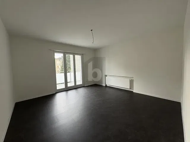 Oturma odası; fayans zemin, manzara, doğal ışık