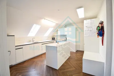 Küche; küchengeräte, holzboden, tageslicht