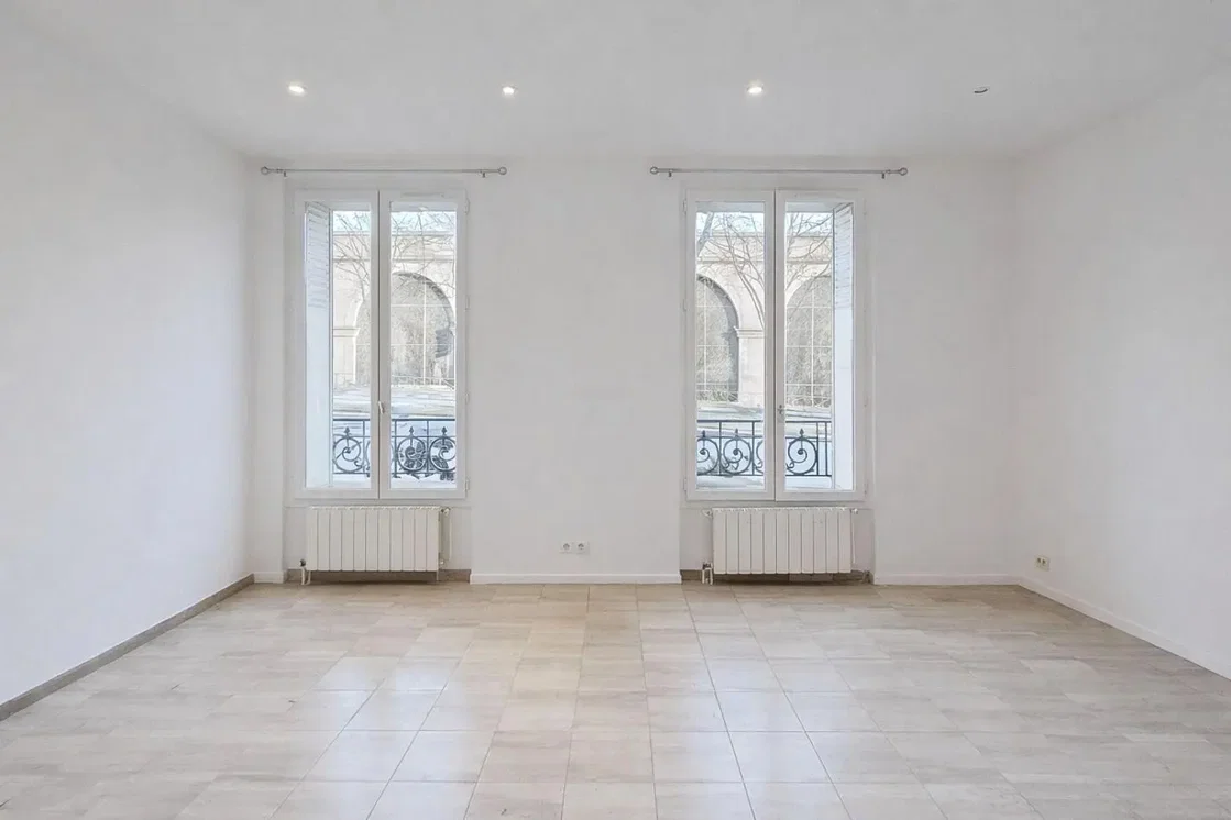 Dnevni boravak; pločice, pogled, prirodna svjetlost