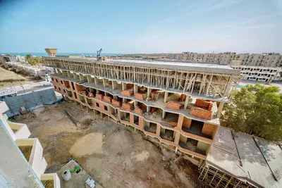 Кућа и околина; потребна реновација