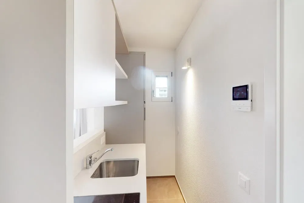 Кухиња; кухињски апарати, природно светло, модерни стил, реновиран