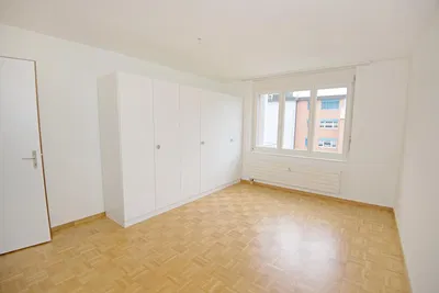 Спаваћа соба; дрвени под, природно светло, реновиран