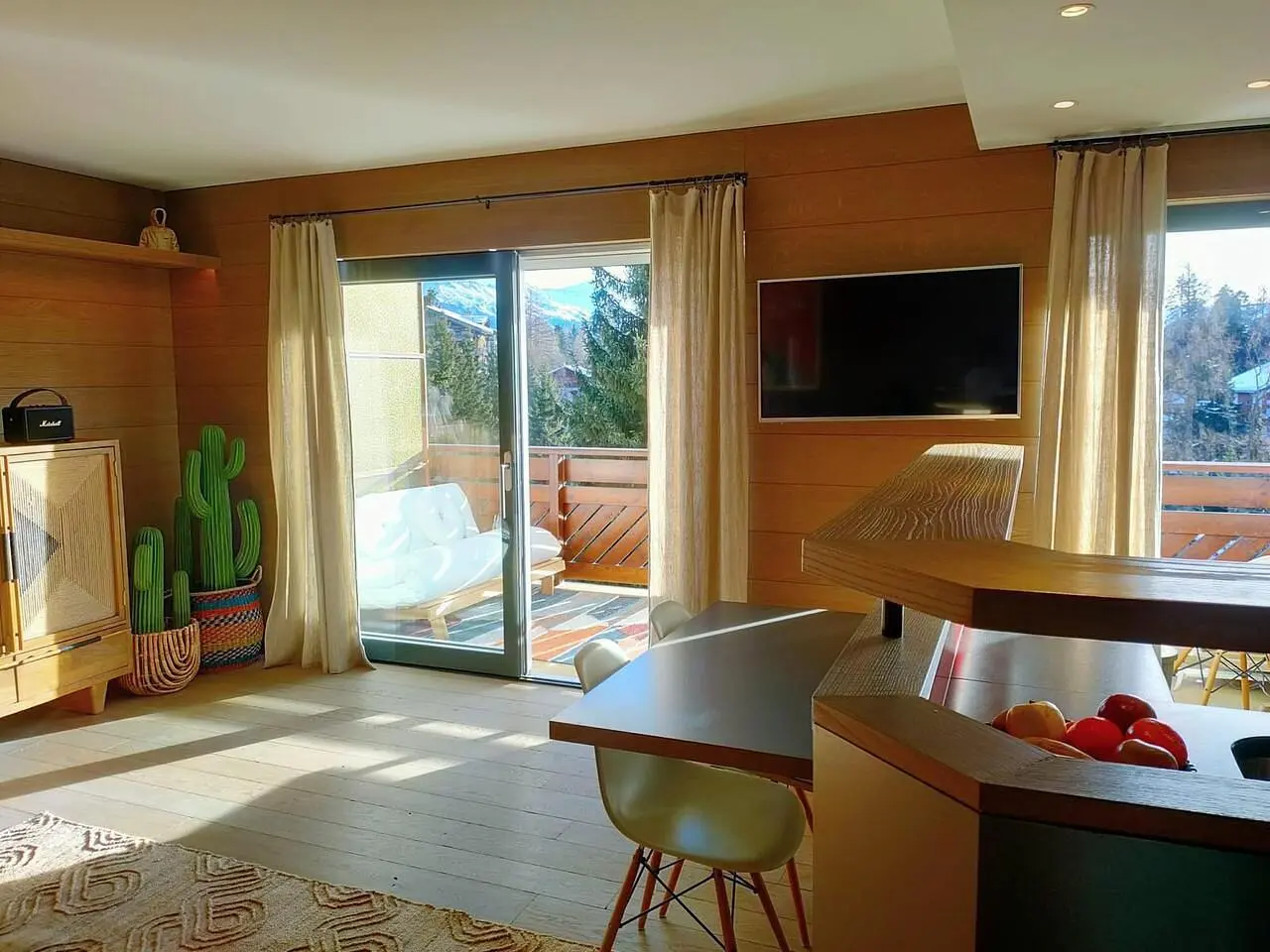 Dnevni boravak; pogled, prirodna svjetlost