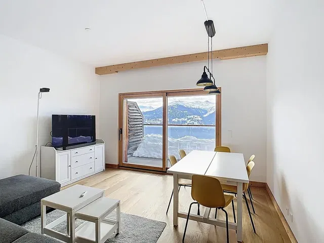 Dnevni boravak; pogled, drveni pod, prirodna svjetlost