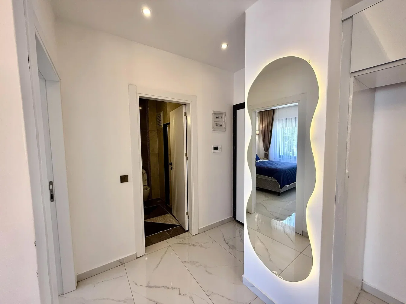 Соба; плочице, природно светло, реновиран