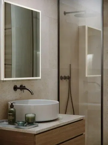 Koupelna; po rekonstrukci, přirozené světlo, moderní styl