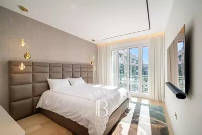 Спаваћа соба; природно светло, модерни стил