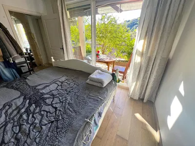 Спаваћа соба; природно светло, поглед