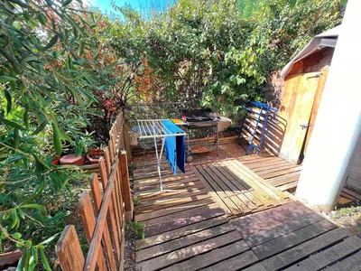 Тераса; природно светло, дрвени под