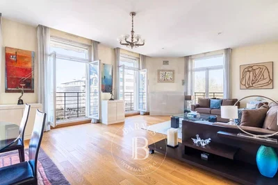 Salon; vue, parquet, lumière naturelle, style moderne