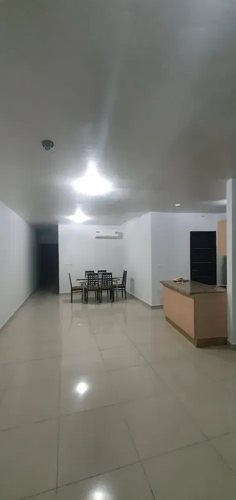 Кухиња; плочице, природно светло