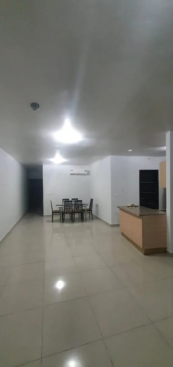 Кухиња; плочице, природно светло