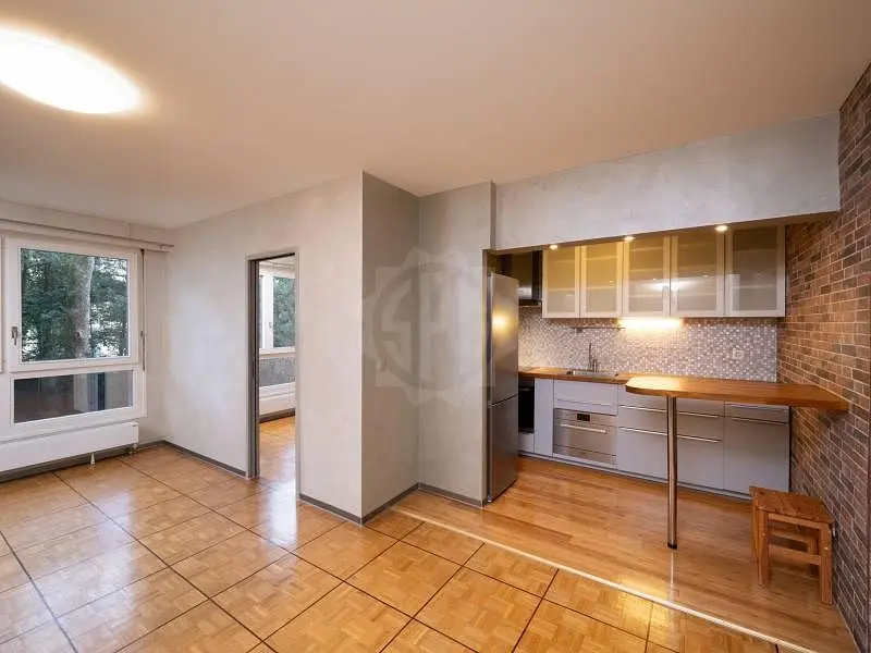 Cuisine; carrelage, lumière naturelle