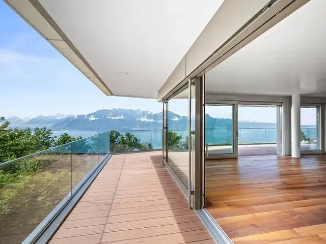 Terras; uitzicht, houten vloer, natuurlijk licht