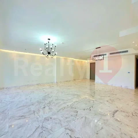 Obývačka; dlažba, prirodzené svetlo