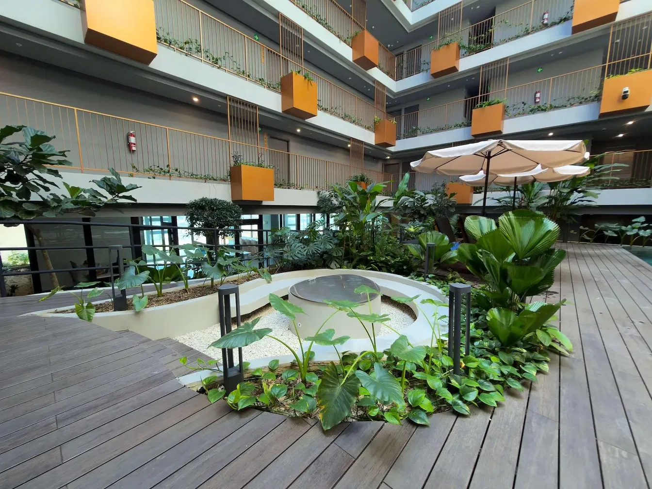 Haus und umgebung; tageslicht, holzboden