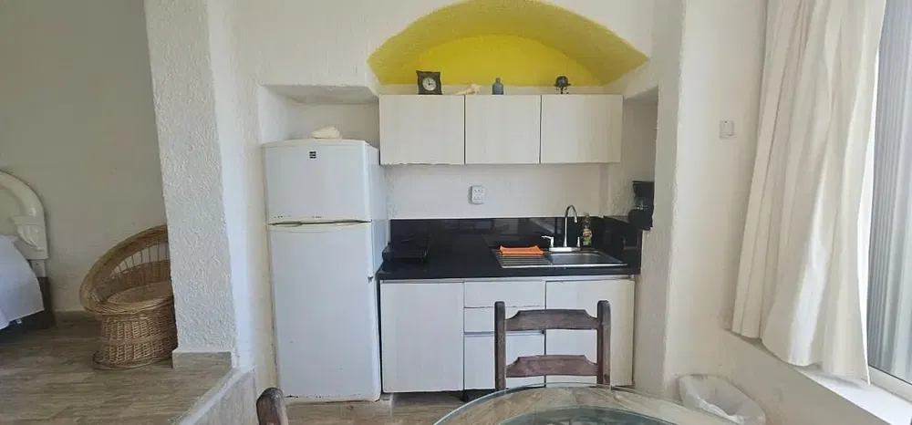 Cocina; electrodomésticos, suelo de baldosas